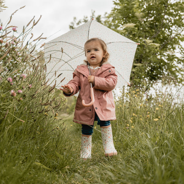 Crafted with love, this lightweight umbrella keeps your little explorer safe and dry, featuring a captivating floral theme that ignites the imagination. Effortlessly secure it with the Velcro closure and revel in its generous 57 cm height and 66 cm diameter, providing ample coverage from the rain. 
