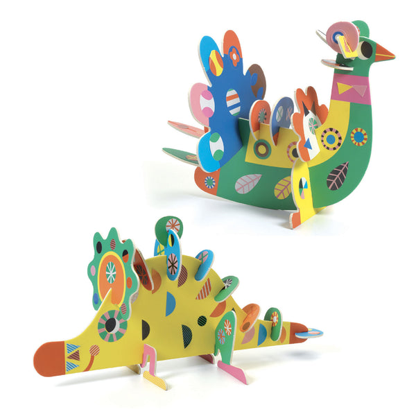 A collage set to create 3 zany animals in 3D. Thick pieces of cardboard to detach and assemble, and lots of stickers to decorate the animals freely.