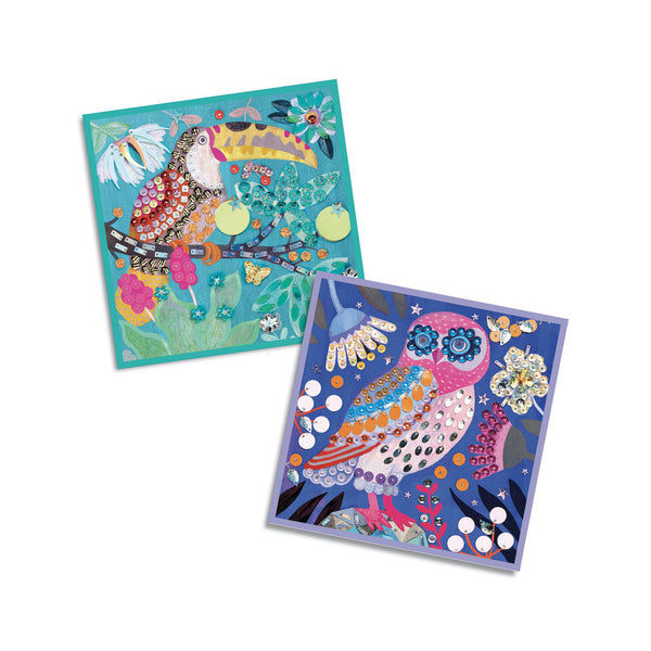  Two paintings to be illuminated with sequins. The bottom of the box is equipped with a box to sort your material. A paper frame is provided to perfect each creation. Design around this beautiful image of a bird and a butterfly in the garden.